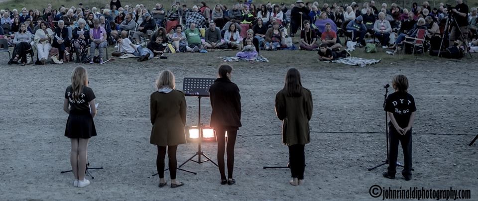 SamphireHoe-1Aug14/LookingAtAudience2.JPG